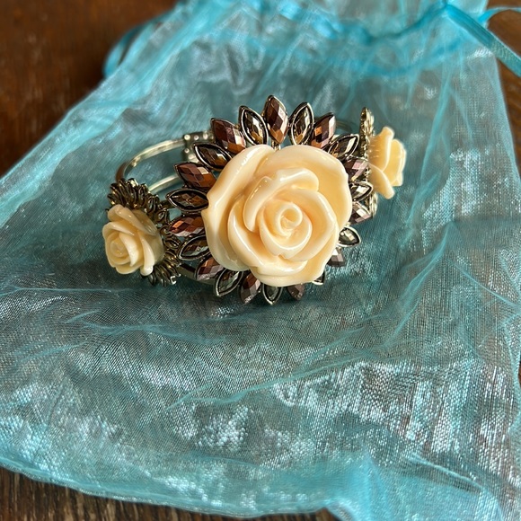 Collection of Souvenir Bracelets from France, Germany and Ireland - Picture 8 of 9